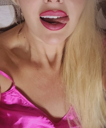 Озорная и опытная, я готова погрузить тебя в мир наслаждения и страсти 🌹💋
Мои услуги просто непревзойденны. Я могу удовлетворить все твои сокровенные желания и фантазии. От нежных ласк и массажа до разнообразных игр и экспериментов – я делаю все, чтобы принести тебе полное удовольствие. 💫🔥
Мое гибкое тело и нежный трепетный прикосновения сведут тебя с ума. Мои губы готовы удовлетворить самые изысканные вкусы. Фотографии, которые ты видишь, полностью реальны - я прекрасная и сексуальная индивидуалка, которая живет в Москве. 🌟😘
Мои клиенты всегда остаются довольными и возвращаются ко мне снова и снова. Мы с тобой окунемся в вихрь страсти и наслаждения, и я обещаю, что ты не захочешь уйти от меня! 💕🔞
Так что не медли, дорогой. Звони мне и я окажу тебе незабываемый отдых и удовольствие, которые подарят тебе Любовь и Счастье. Жду тебя в своем уютном гнездышке в Москве. 🔥💋 Алечка