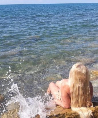 Озорная и опытная, я готова погрузить тебя в мир наслаждения и страсти 🌹💋
Мои услуги просто непревзойденны. Я могу удовлетворить все твои сокровенные желания и фантазии. От нежных ласк и массажа до разнообразных игр и экспериментов – я делаю все, чтобы принести тебе полное удовольствие. 💫🔥
Мое гибкое тело и нежный трепетный прикосновения сведут тебя с ума. Мои губы готовы удовлетворить самые изысканные вкусы. Фотографии, которые ты видишь, полностью реальны - я прекрасная и сексуальная индивидуалка, которая живет в Москве. 🌟😘
Мои клиенты всегда остаются довольными и возвращаются ко мне снова и снова. Мы с тобой окунемся в вихрь страсти и наслаждения, и я обещаю, что ты не захочешь уйти от меня! 💕🔞
Так что не медли, дорогой. Звони мне и я окажу тебе незабываемый отдых и удовольствие, которые подарят тебе Любовь и Счастье. Жду тебя в своем уютном гнездышке в Москве. 🔥💋 Алечка